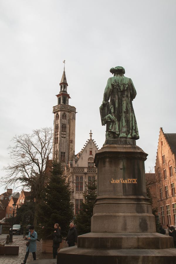 Que visitar en Brujas Plaza de Jan Van Eyck