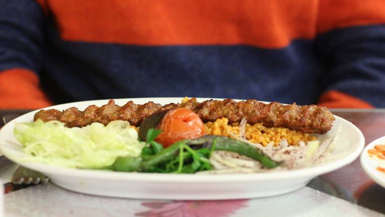 Kebab turco de una sola pieza picante