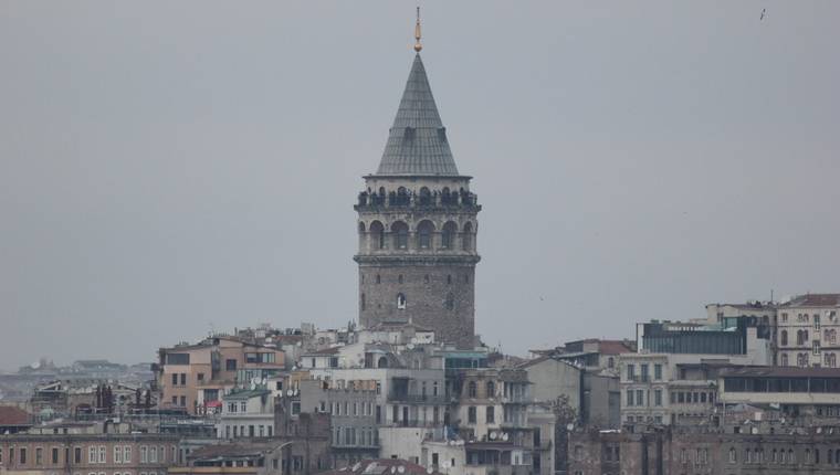 La Torre Galata vista desde el Palacio Topkapi