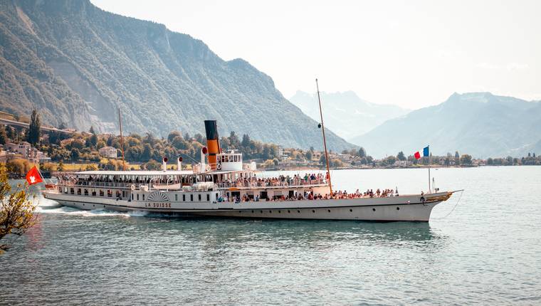 Barco por la Riviera Suiza del lago Leman
