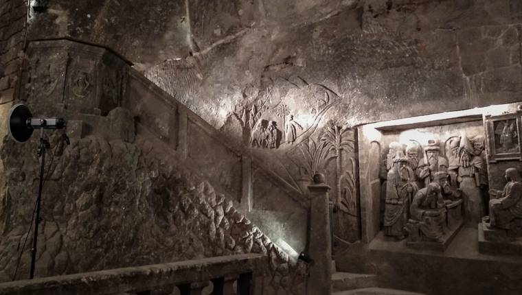 Escaleras en el salon de las minas de Cracovia