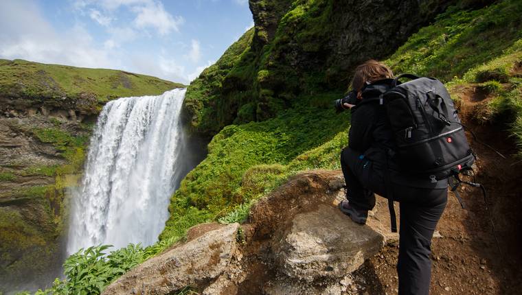 Henar fotografiando Skogafoss