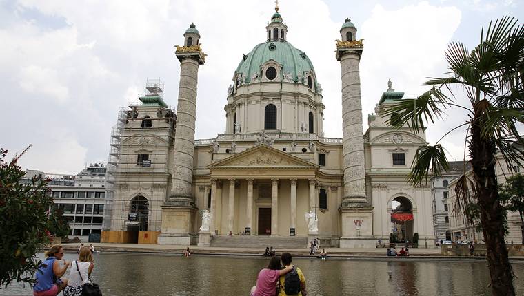 Karlskirche - La iglesia de San Carlos en Viena