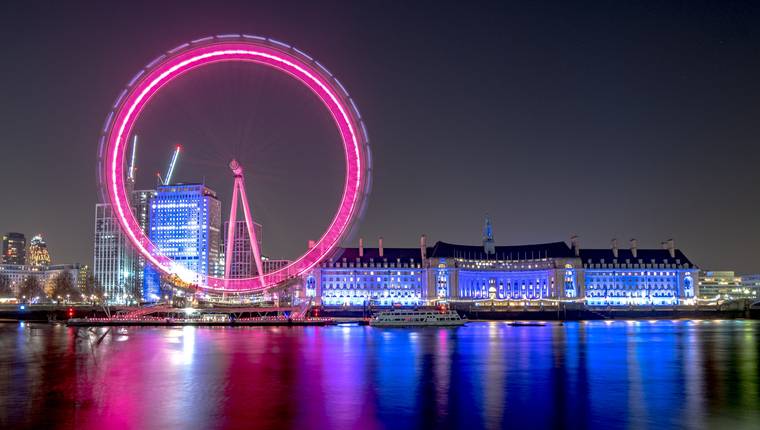 London Eye iluminado por la noche