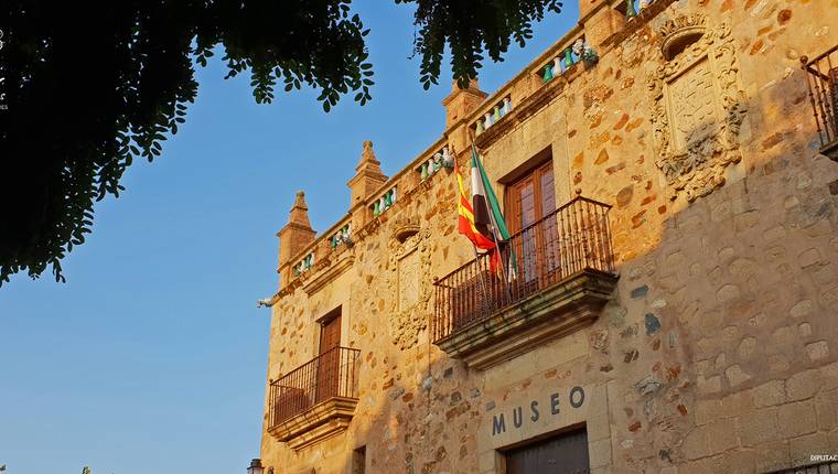 Que ver en Cáceres palacio de las Veletas