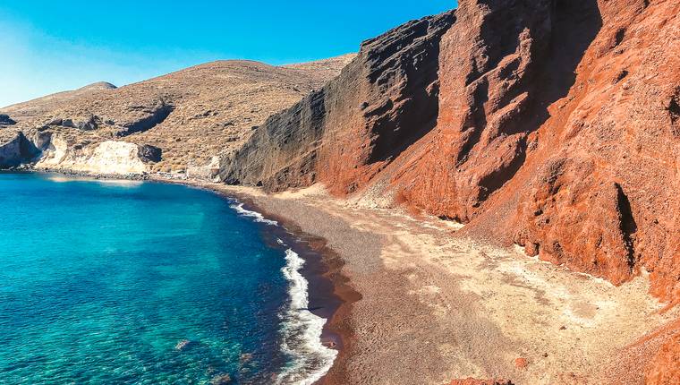 Playa roja Akrotiri en Santorini