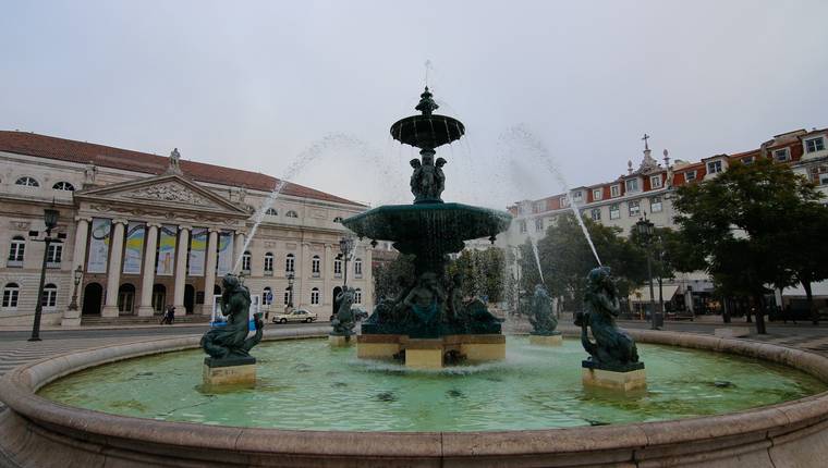 Preciosa fuente de la plaza do Rossio Preciosa fuente de la plaza do Rossio