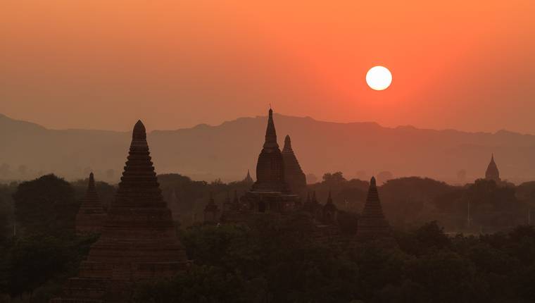 Precioso atardecer en Bagan