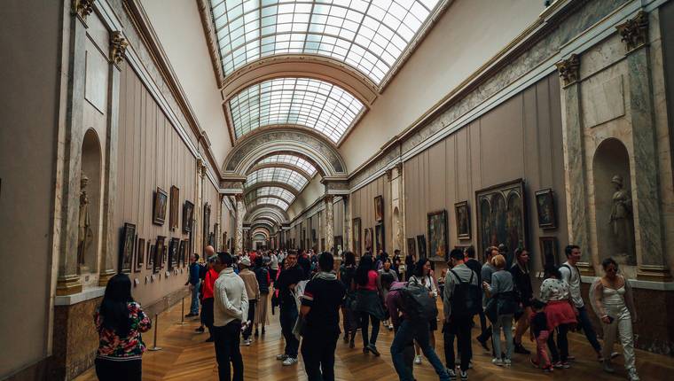Visitantes del Louvre