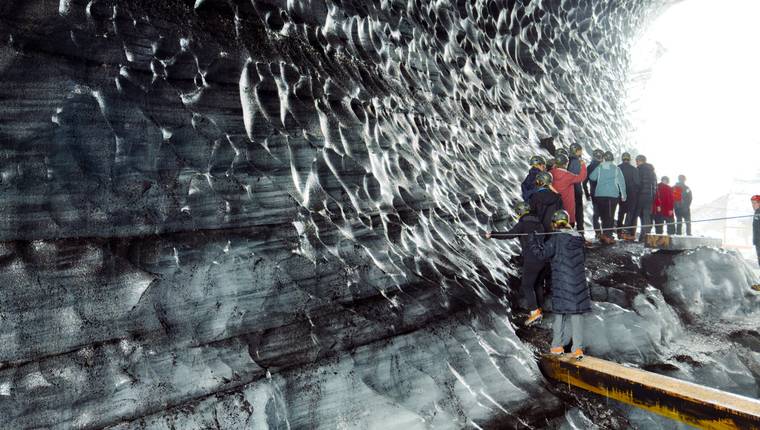 Visitar la cueva del Katla