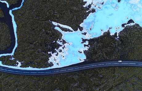 Aguas turquesa de la laguna azul