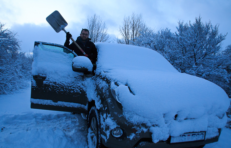 Coche alquiler Islandia nevando