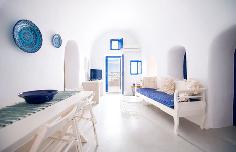 Blu Bianco Cave House by SV