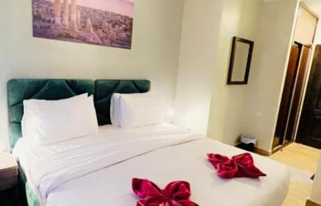 Sandra Hotel