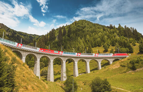 Trenes Panorámicos en Suiza: Guía Completa