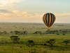 Globo en el Serengueti en un safari económico en Tanzania