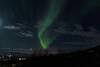 Aurora boreal alargada y verde