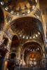 Interior dorado de la Catedral de San Marcos en Venecia