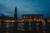 Panoramica plaza San Marcos de noche en Venecia