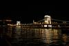 Puente de las Cadenas de noche en Budapest