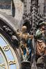 Tocando las campanas de la muerte en el reloj astronomico de Praga