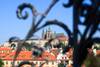 Vista al castillo de Praga desde el Puente de Carlos