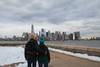 Vistas desde la isla de la estatua de la libertad a Nueva York