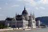 Vistas del Parlamento de Budapest desde el Danubio