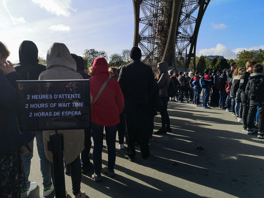 2h cola en la torre eiffel