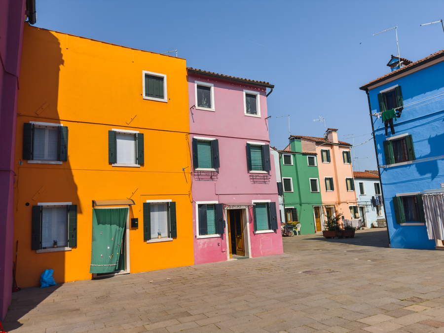 Ir a visitar las casas de colores de Burano en una excursión desde Venecia