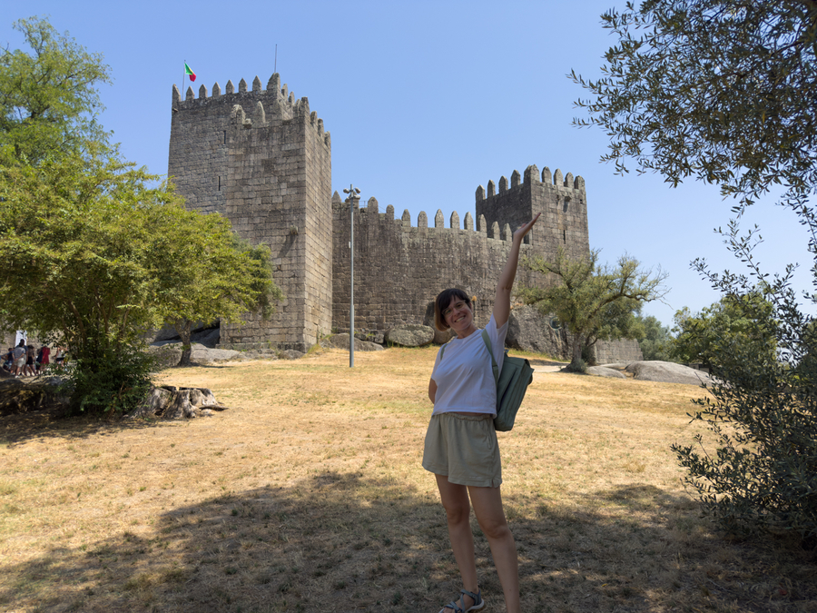 Henar visitando el Castillo de Guimaraes