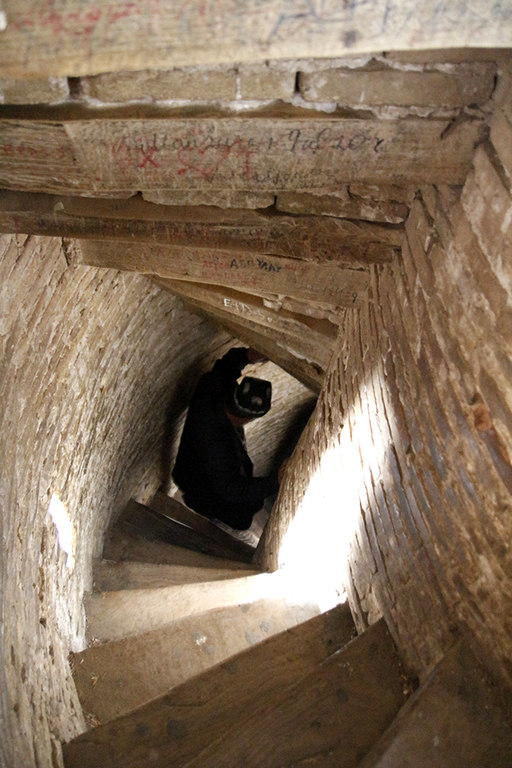 Escaleras infernales en el minarete Islam Khoja