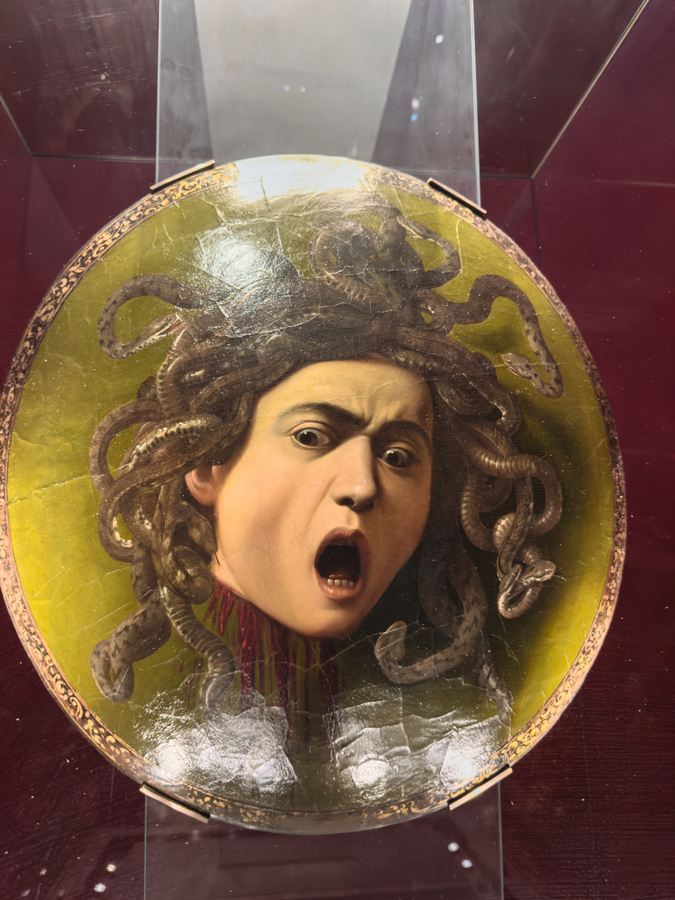 Visita el escudo con la cabeza de la Medusa de Caravaggio en la Galería de los Uffizi