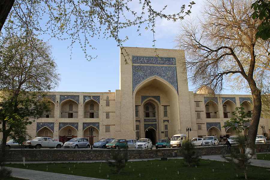 Fachada de la Madraza Kulkedash en Bukhara