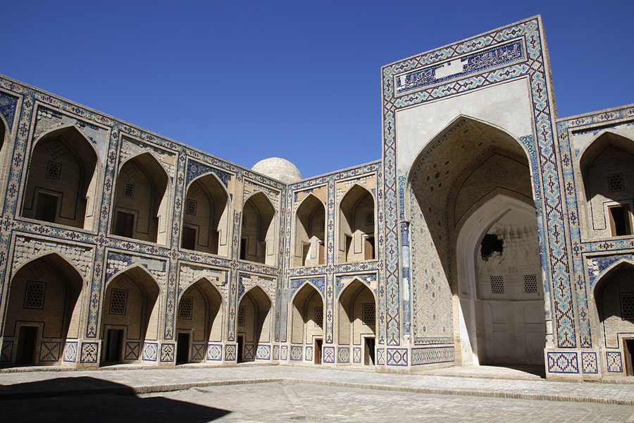 Interior de la madraza de Ulug Beg