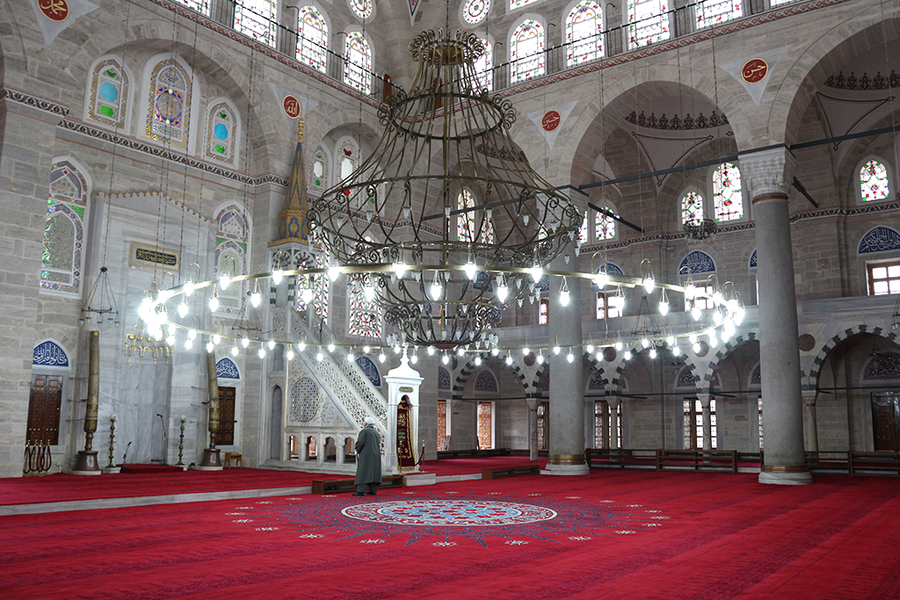 Interior de la mezquita Mihrimah