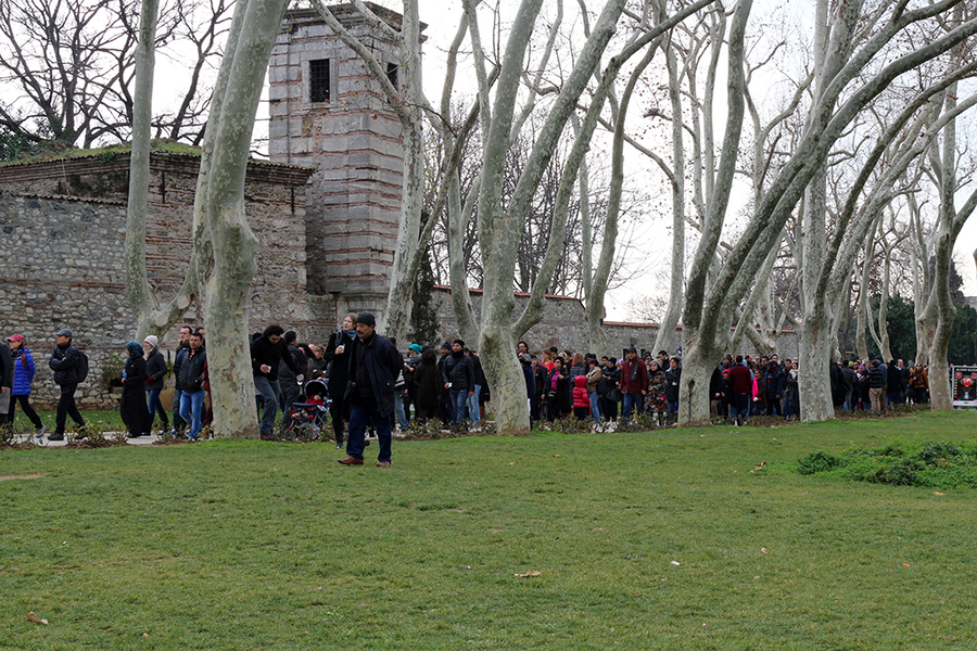Largas colas en la entrada al palacio Topkapi