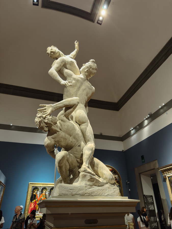 Visitar la Galería de la Academia y ver el Rapto de las Sabinas de Juan de Bolonia