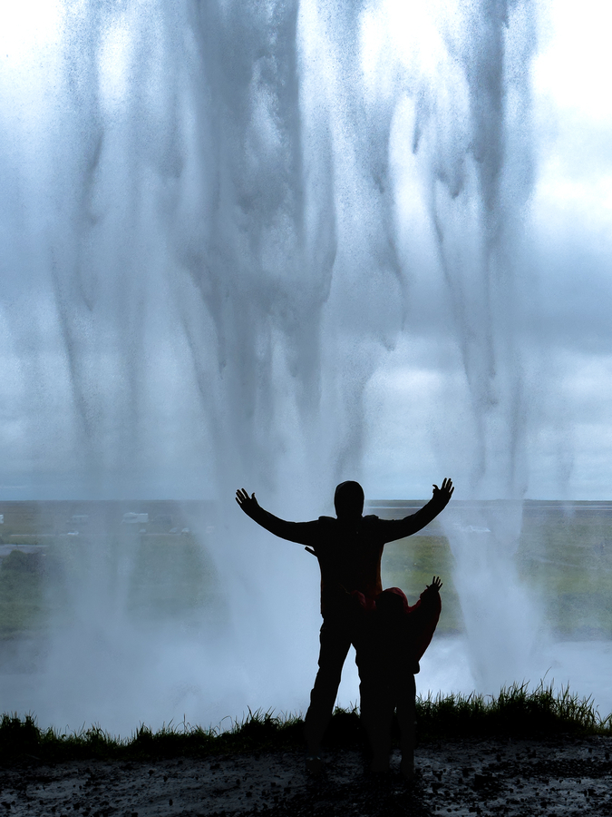 Que hacer en Islandia Pasar por detras de Seljalandsfoss