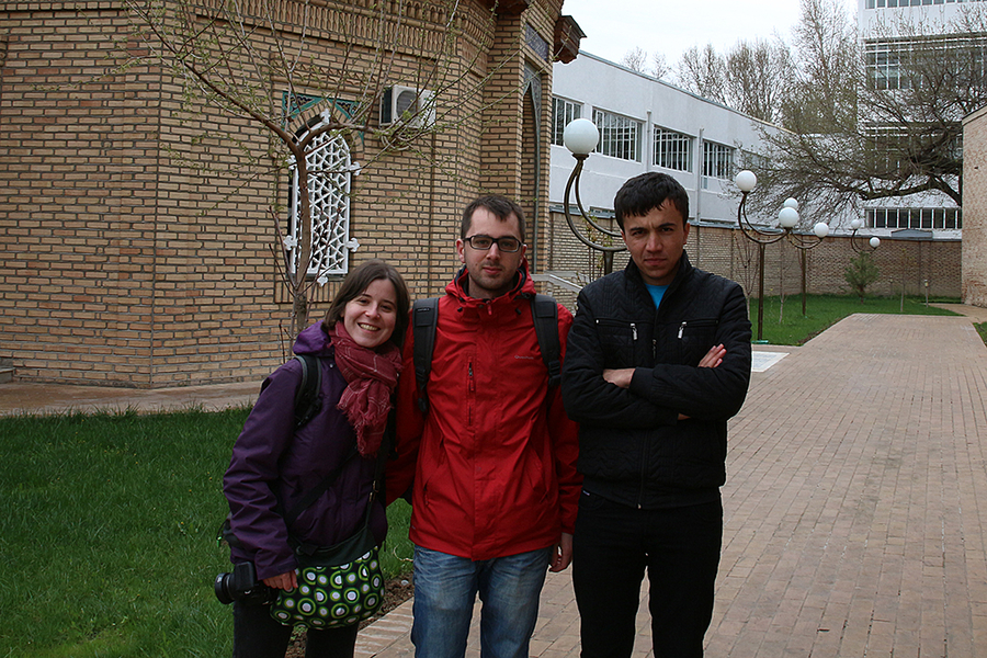 Uno de los chicos que nos hizo de guia en Tashkent Uno de los chicos que nos hizo de guia en Tashkent
