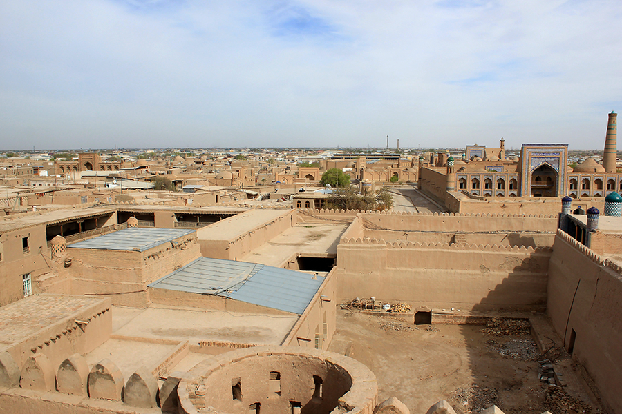 Vistas hacia la zona menos turistica de Khiva dentro de las murallas