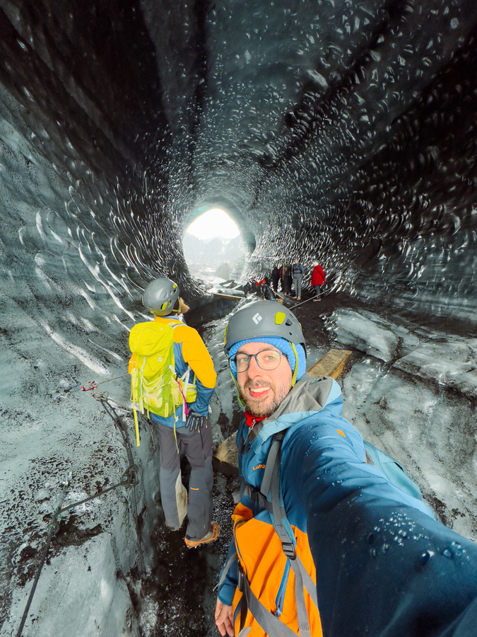Aitor en la cueva del katla