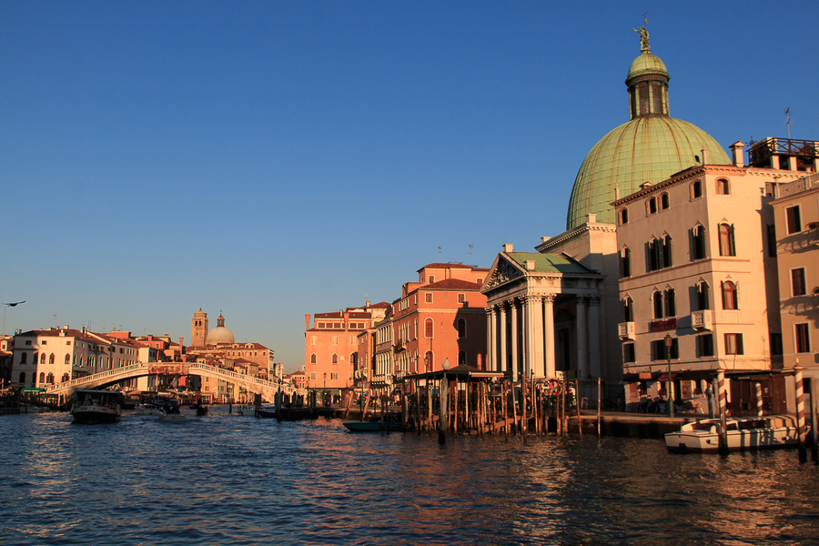 Atardecer en Venecia Vistas desde el vaporetto atravesando el Gran Canal de Venecia