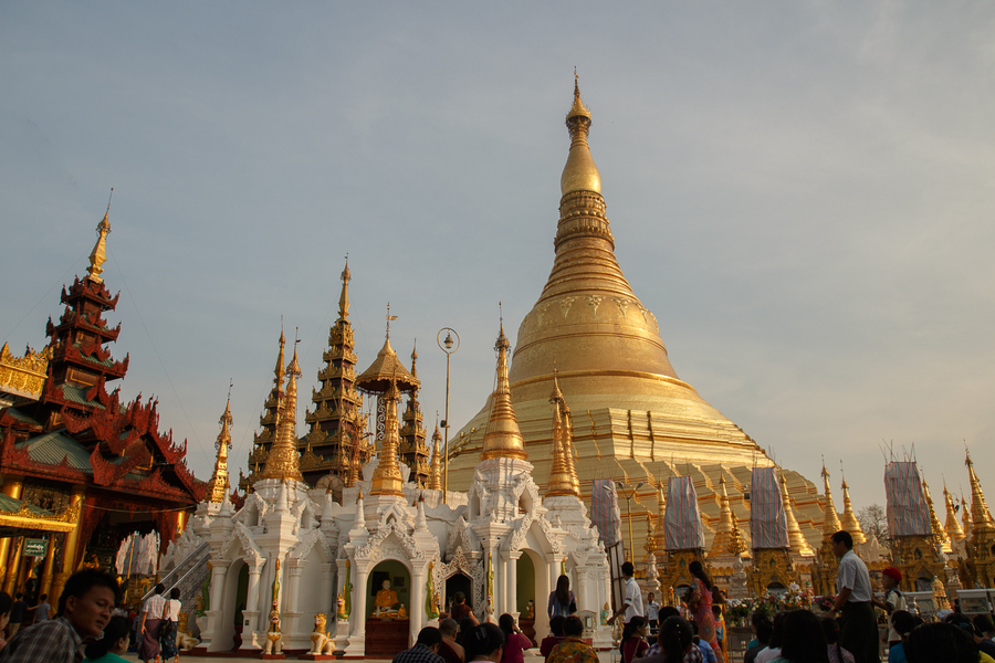 Atardeciendo en la Shwedagon Pagoda