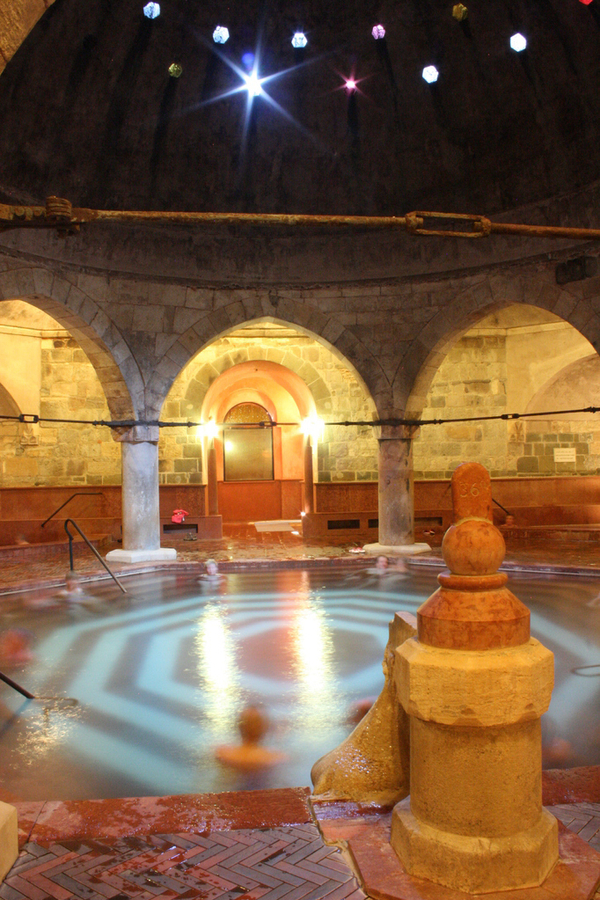 Balneario rudas en Budapest piscina octogonal