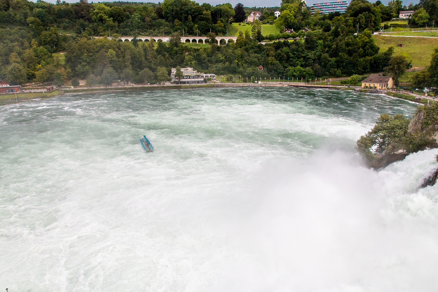 Barco por las cataratas del Rin
