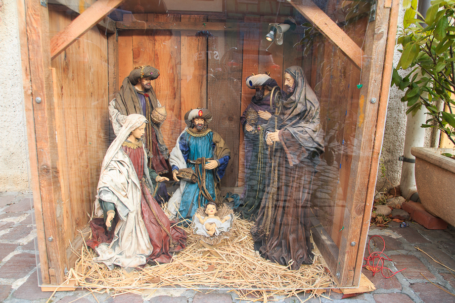 Figuras reyes magos en pesebre de Alsacia Figuras reyes magos en pesebre de Alsacia