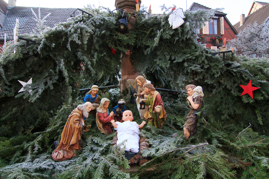 Pesebre con Jesus de juguete en Berheim Pesebre con Jesus de juguete en Berheim