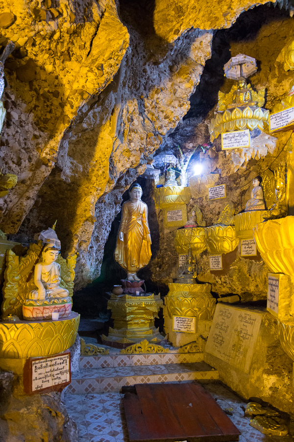 Buda en las cuevas de Shwe Oo Min Paya Buda en las cuevas de Shwe Oo Min Paya