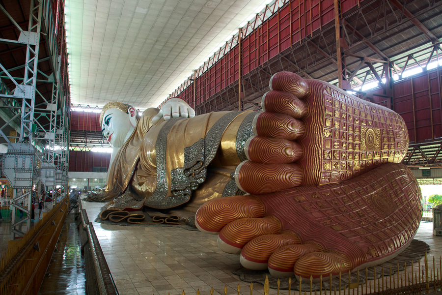 Buda reclinado en Chaukhtatgyi Paya